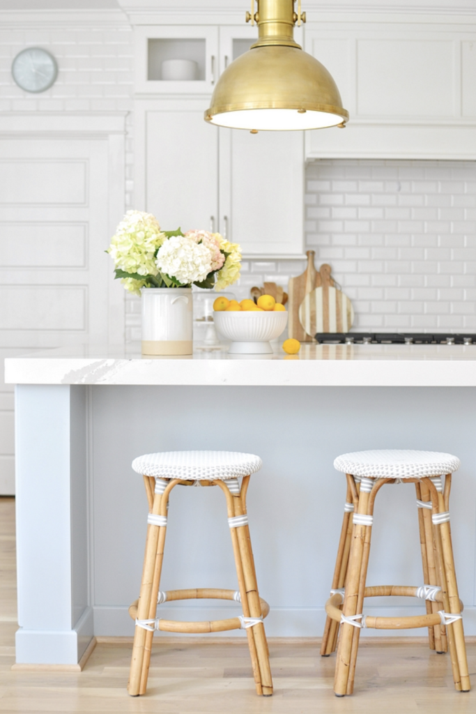 STUNNING SUMMER KITCHEN DECOR IDEAS TO BRIGHTEN UP YOUR HOME