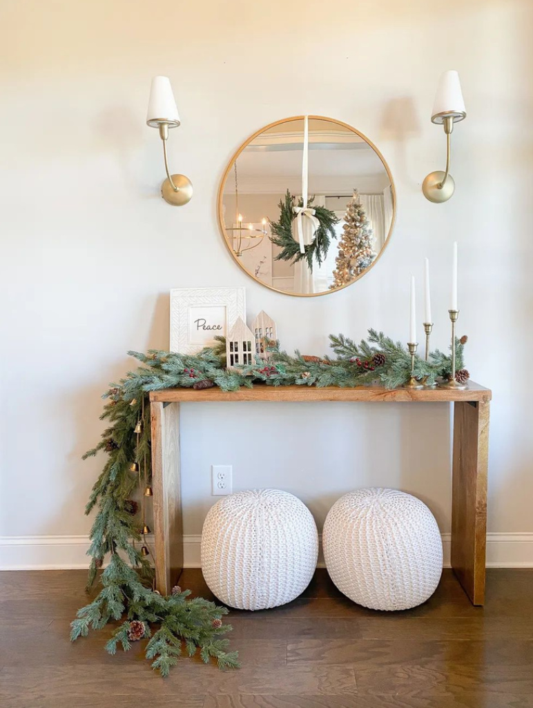 STUNNING CHRISTMAS DECOR FOR ENTRYWAY TABLE THAT YOU'LL LOVE By