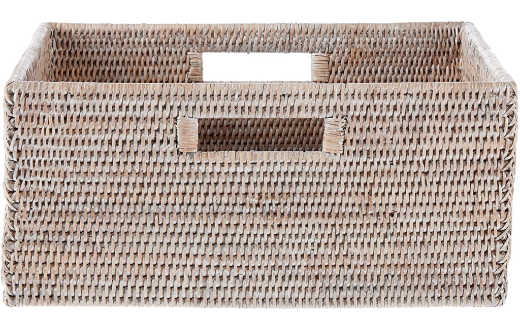 how to decorate bathroom shelves