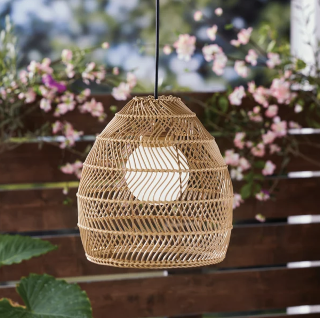 BLACK AND WHITE PATIO IDEAS