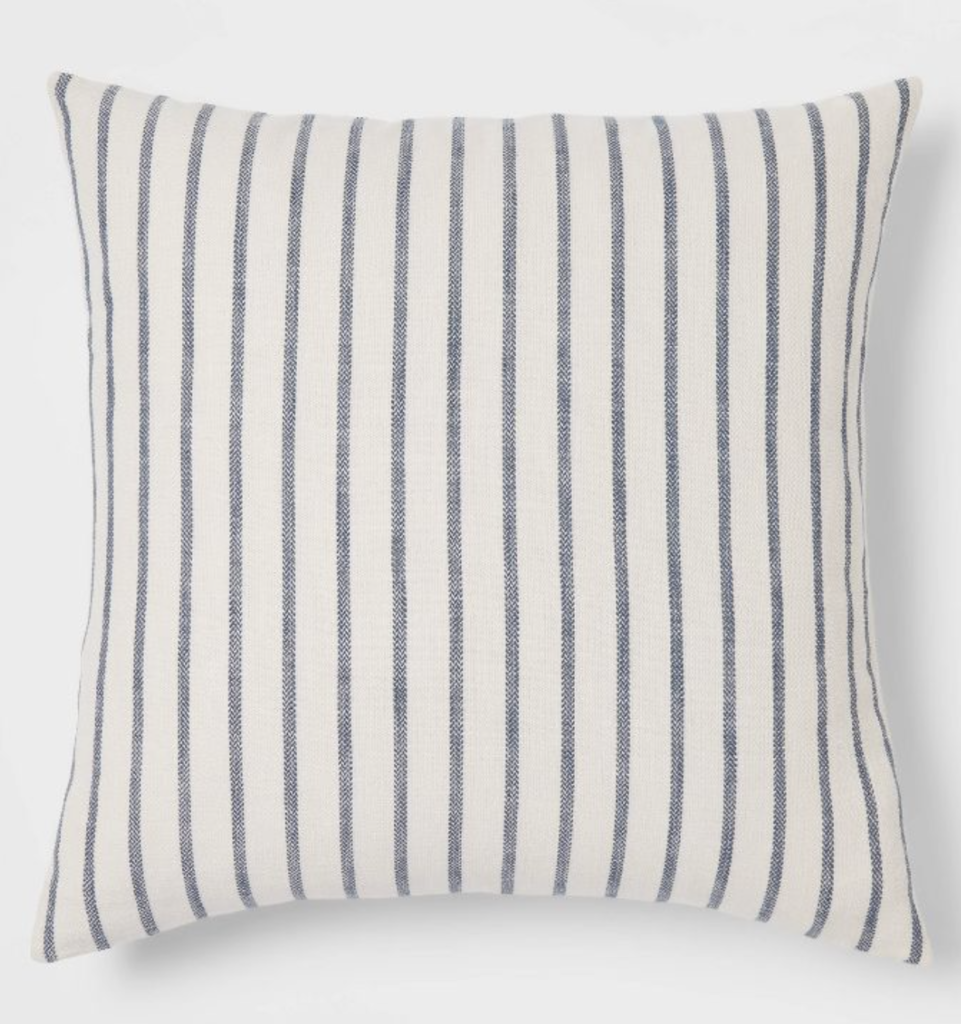 simple COASTAL LIVING ROOM DECOR