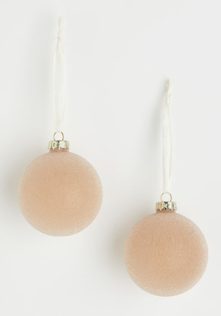 neutral christmas tree decor