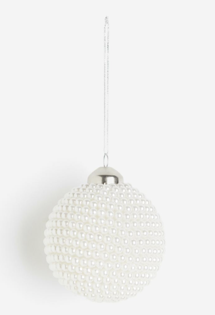 neutral christmas tree decor