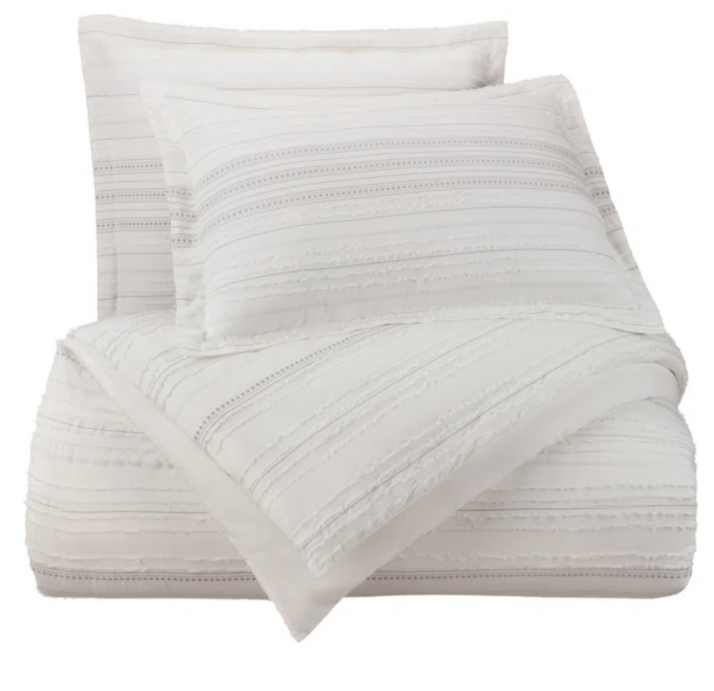 This post is about coastal bedding sets.